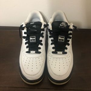 White and black Air Force 1 (low)